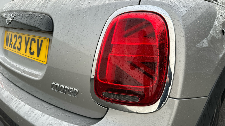 MINI Hatchback 1.5 Cooper Classic Premium 5dr Petrol Hatchback